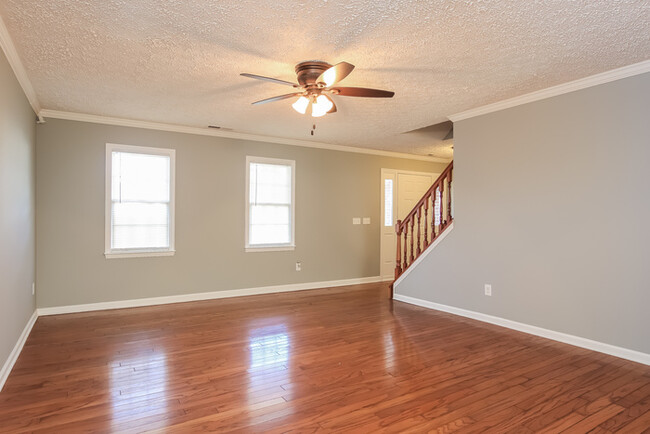 Building Photo - 8 Barnsdale Ct