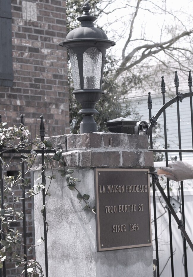 7600 Burthe St Unit The Cottage, New Orleans, LA 70118 Apartments in