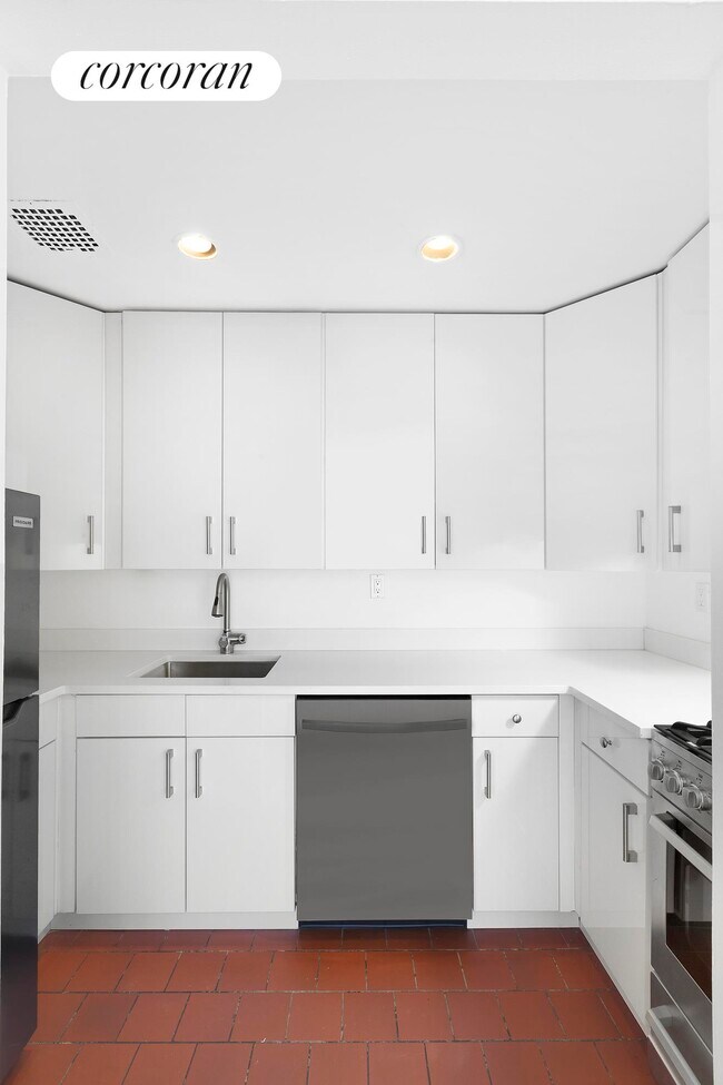 Building Photo - 447 W 45th St