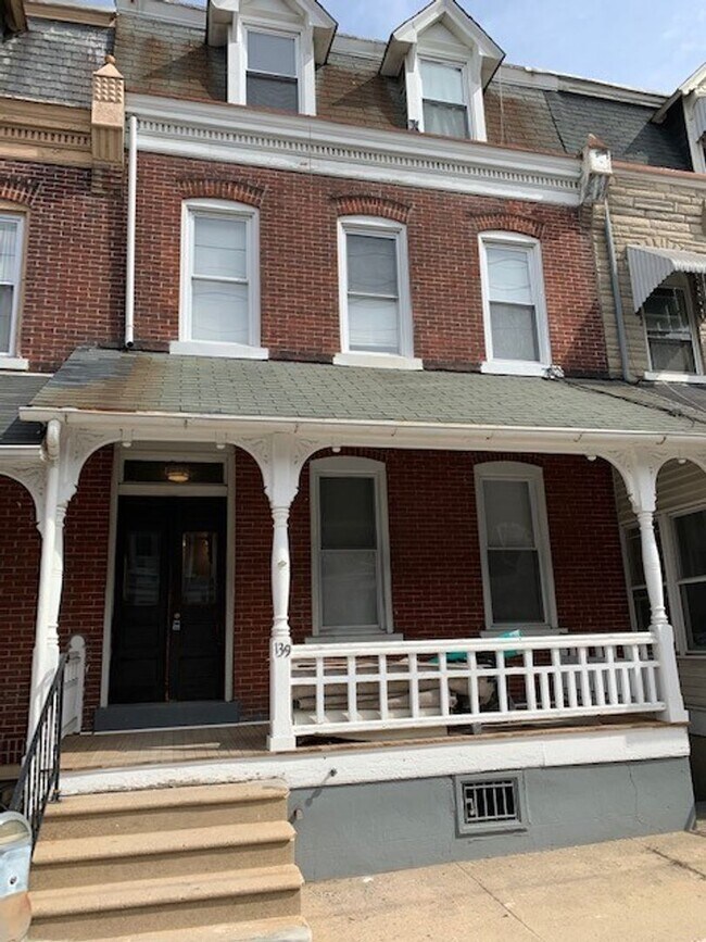 Building Photo - 139 N 10th St