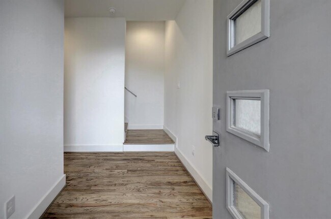 Foto del edificio - 1537 W 24th St