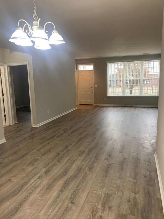 Building Photo - 8375 Towne Center Cir