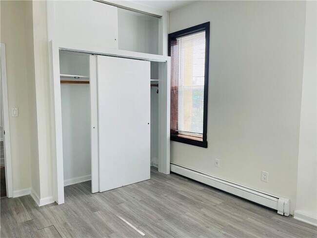 Building Photo - 883 39th St