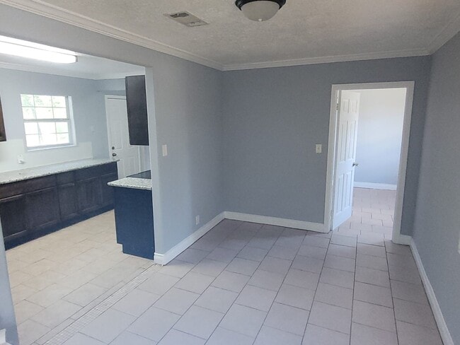 Building Photo - 3026 Sunbeam St