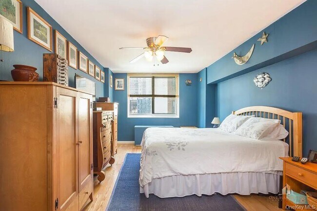 Foto del edificio - 345 E 93rd St