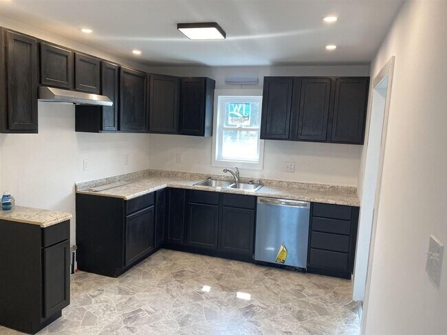 Foto del edificio - 3 Bedroom 2 bath