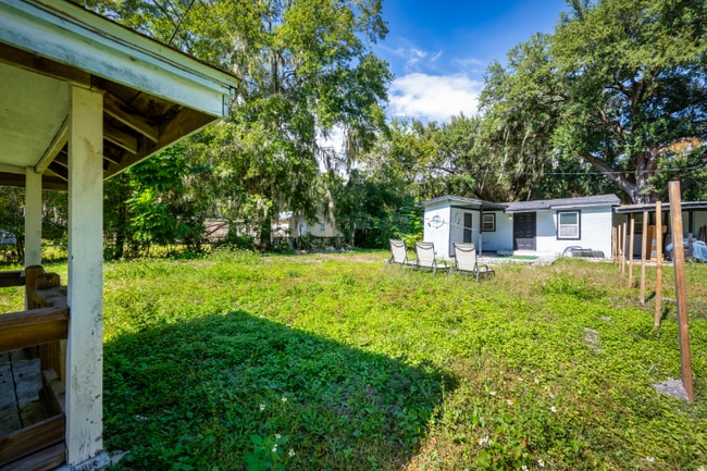 Foto del edificio - 304 Bernard Rd