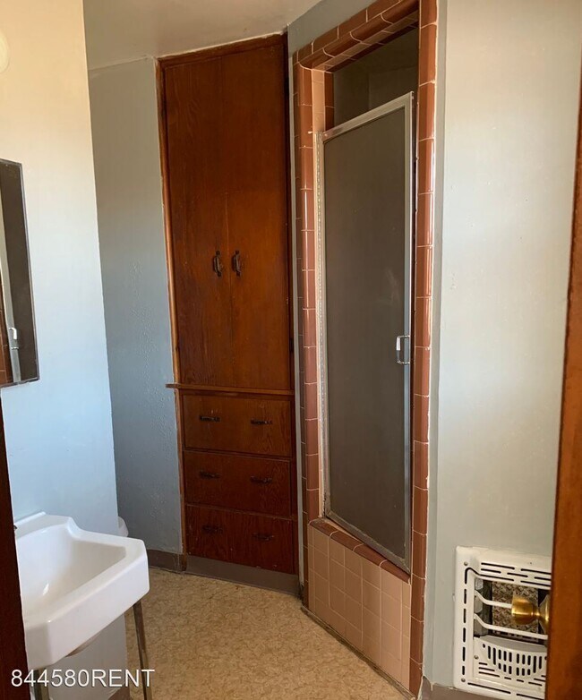 Building Photo - 1 br, 1 bath House - 1210 NW Pershing Dr