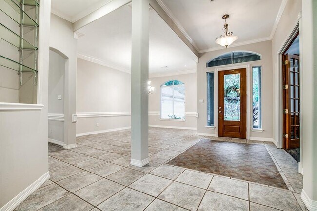 Building Photo - 1042 Bentwater Dr