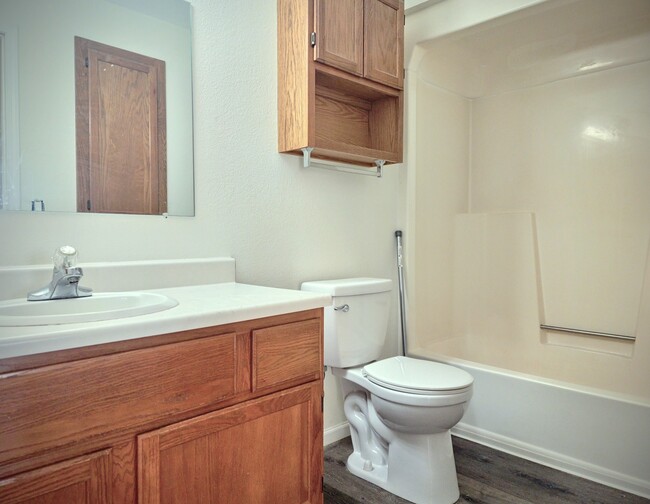 Bathroom 1 (B) - Regency Park North