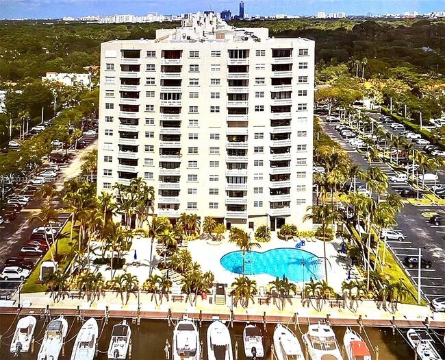Foto del edificio - 90 Edgewater Dr