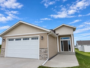 Building Photo - 1502 KEYSTONE CIR NE