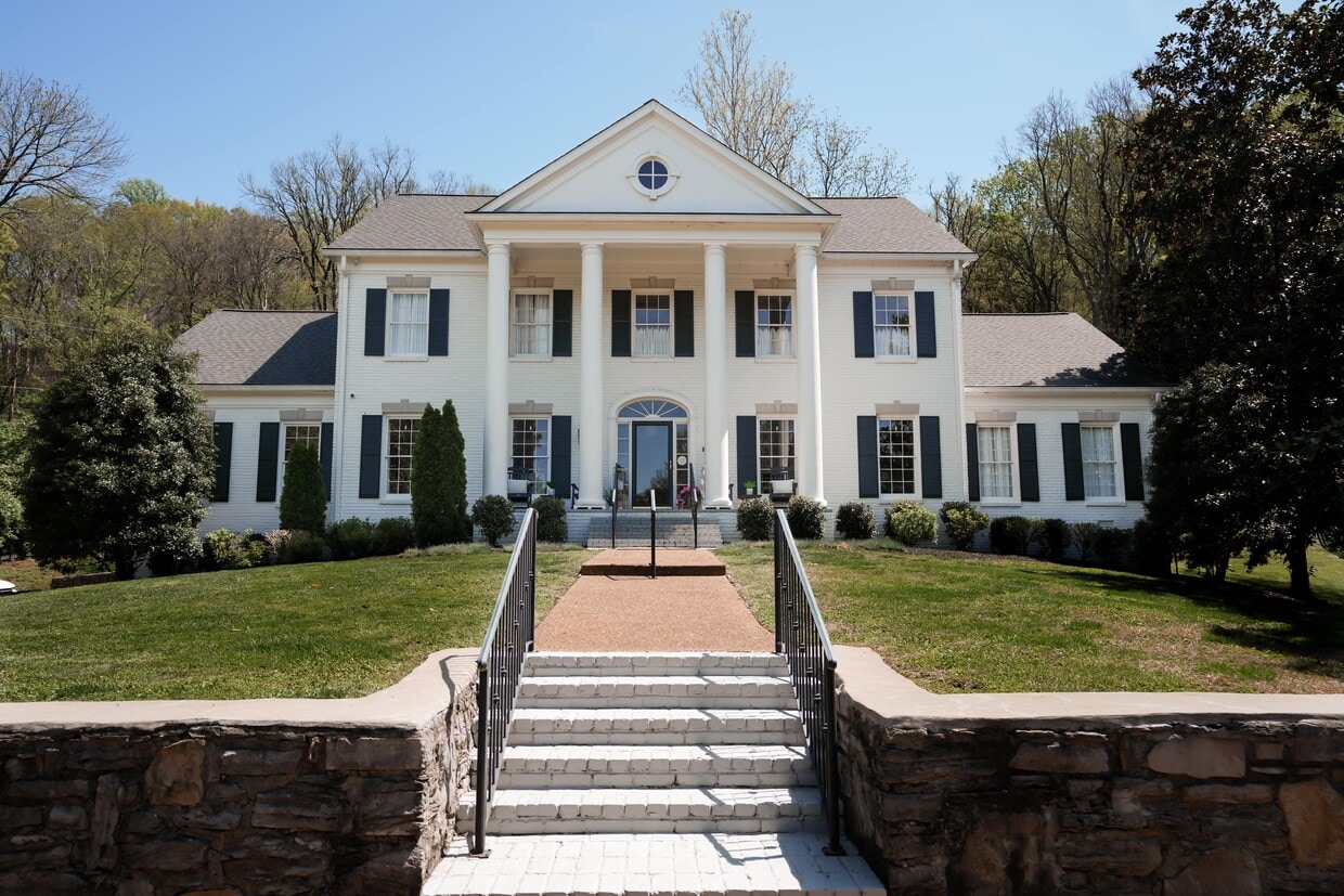 Photo - 5360 Hillsboro Pike (Nashville, TN)