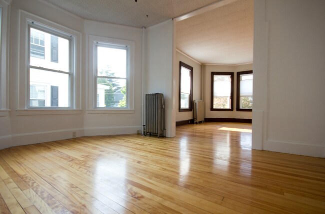 Foto del edificio - 87 Montrose Ave