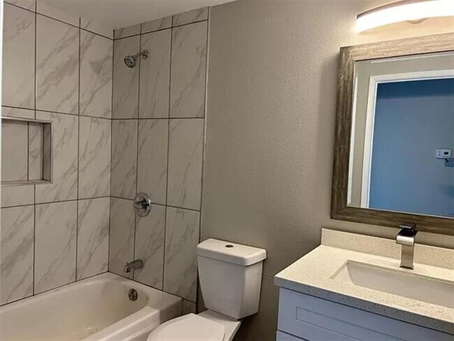 Building Photo - Newly remodeled