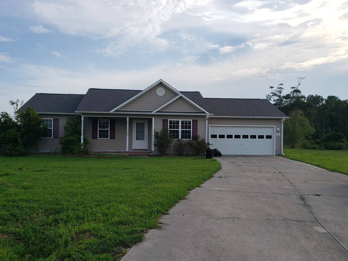 406 S Grazing Ct, Sneads Ferry, NC 28460 House Rental in Sneads Ferry