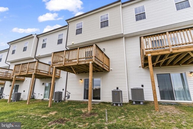 Building Photo - 7533 Golden Halls Ter