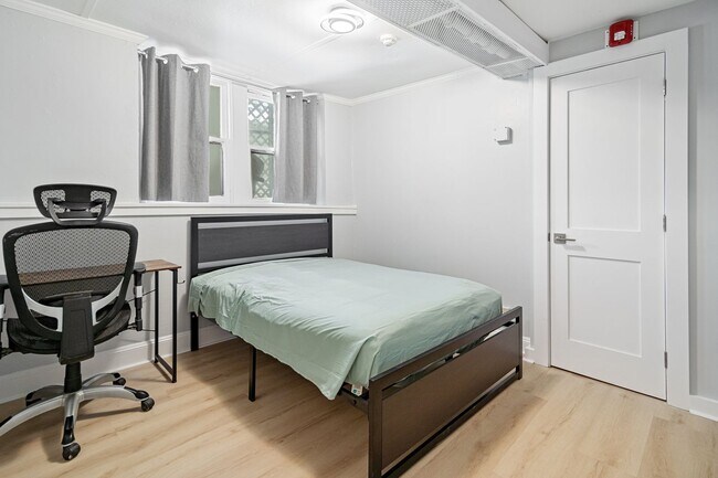 Foto del edificio - 202 Stewart Ave