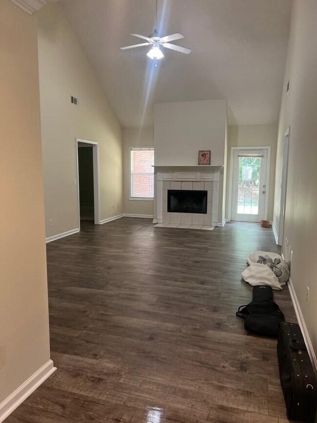 Building Photo - 440 Arnell Ln