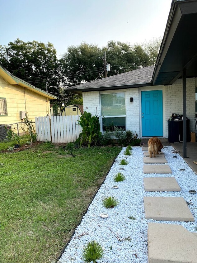 Primary Photo - 6204 Lotus Ln