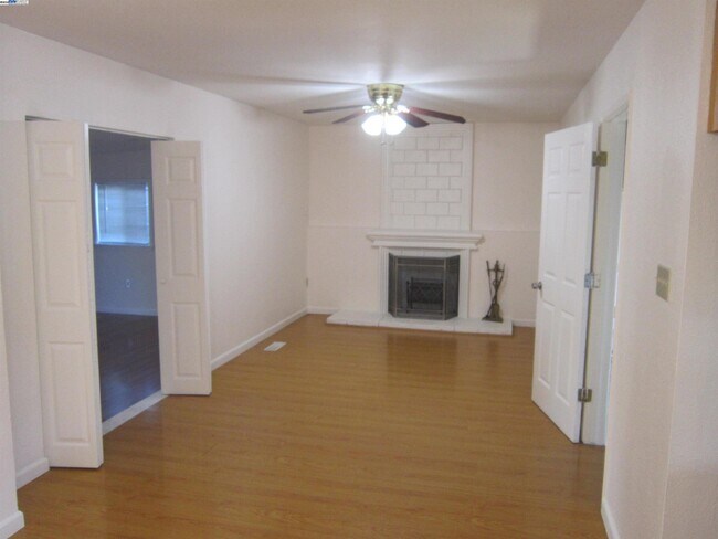 Foto del edificio - 26718 Peterman Ave