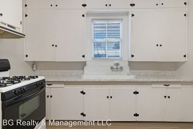 Building Photo - 2 br, 1 bath House - 1211 Victoria St