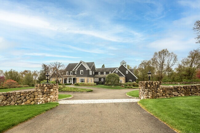 Foto del edificio - 341 Rock House Rd