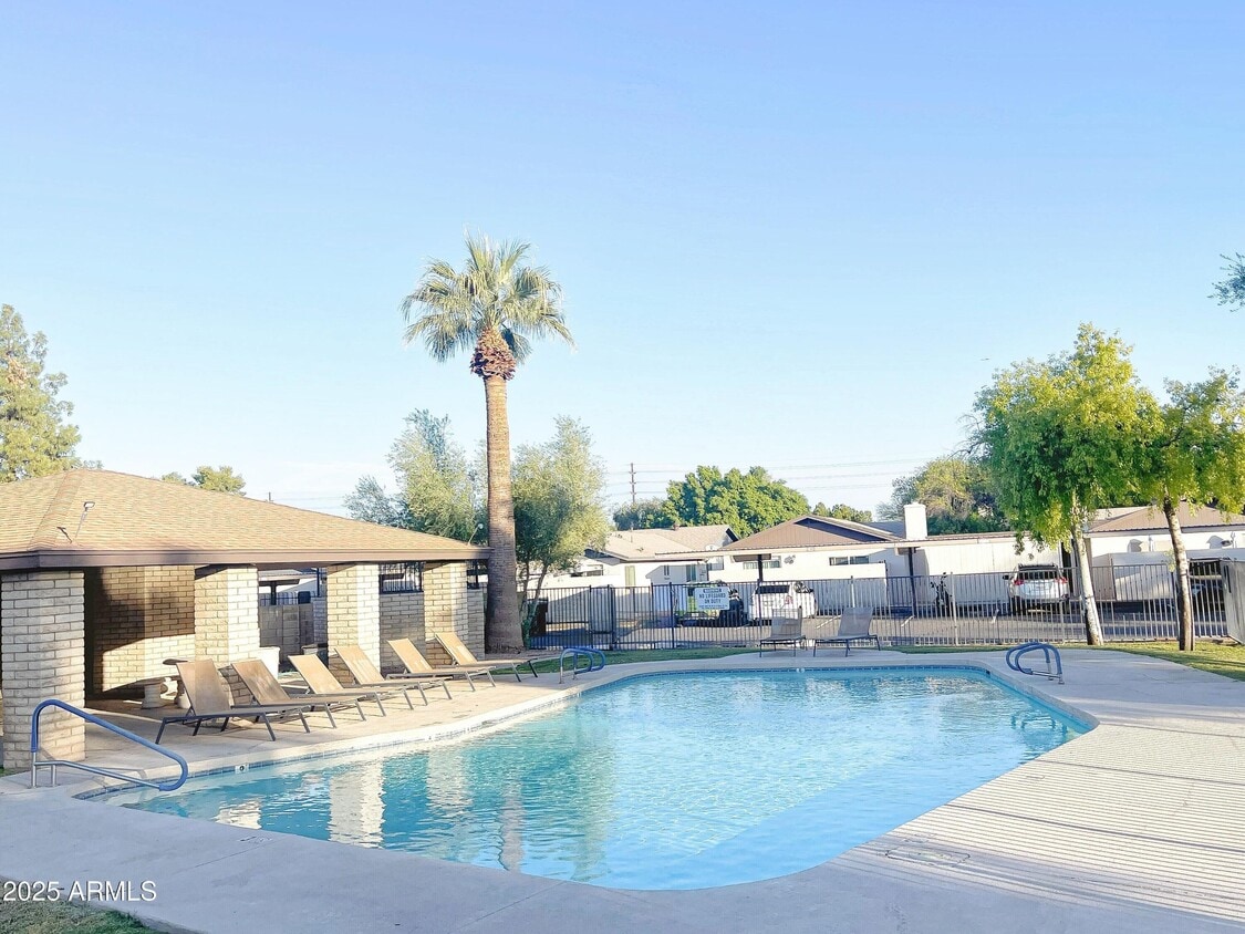 Primary Photo - 826 W Laguna Dr