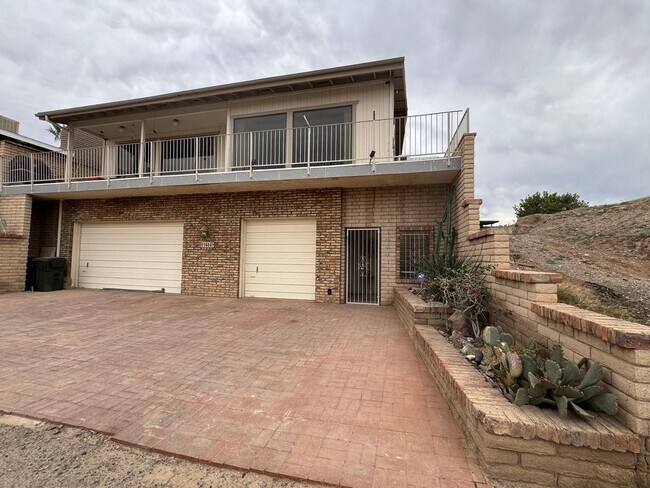 Foto del edificio - 3Br 3Ba House with Pool Across- RIVERFRONT with Balcony Observation Deck