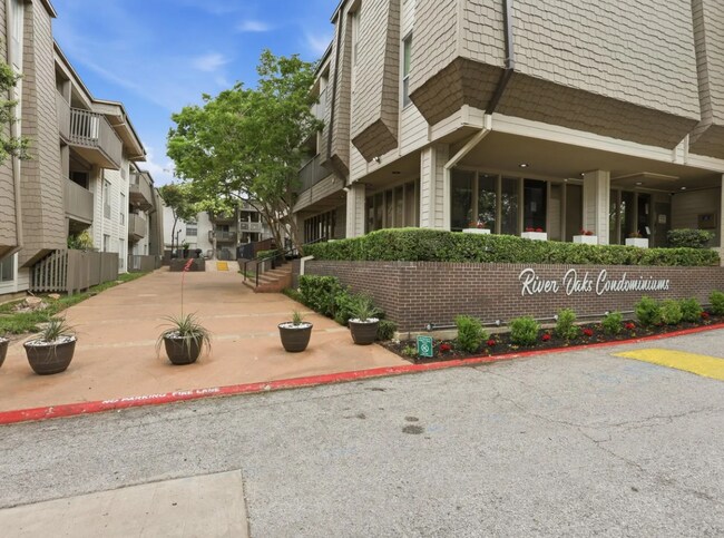 Foto del edificio - 4851 Cedar Springs Rd