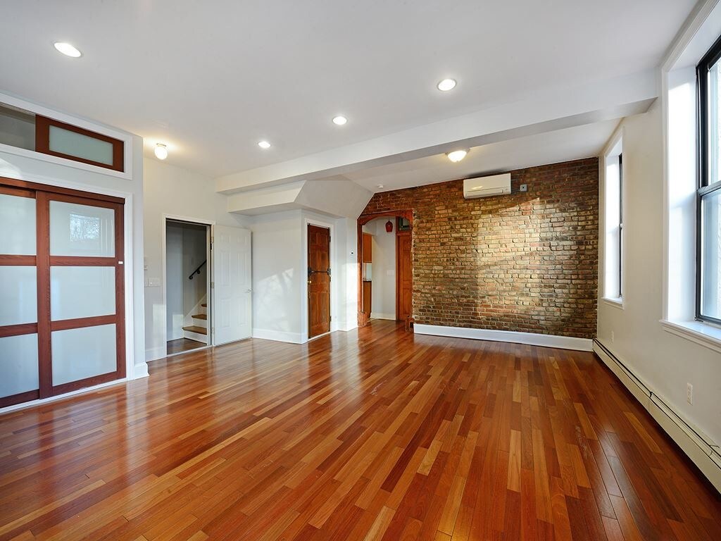 Primary Photo - 501 Park Ave
