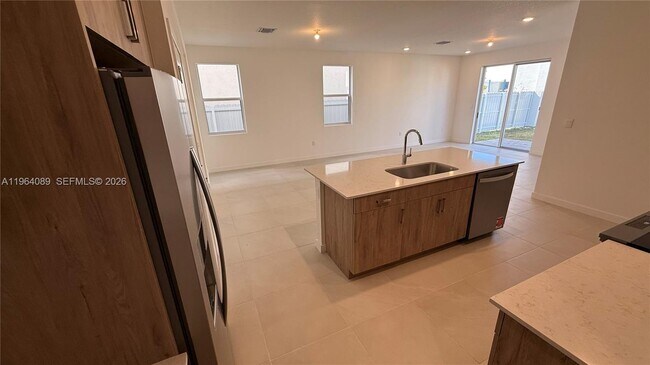 Foto del edificio - 1535 SE 7th Ct