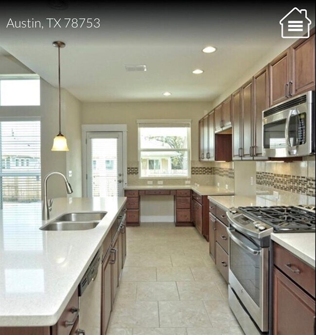 Building Photo - 836 Waterfall Way