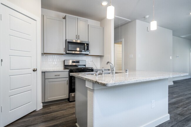 Foto del edificio - 246 Shore Pointe Ct