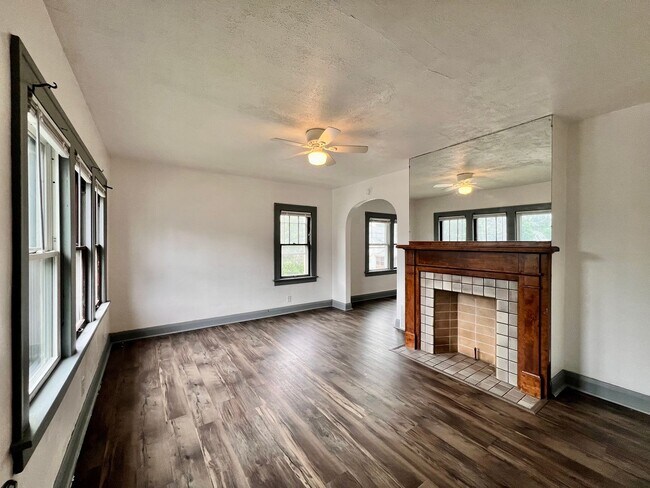 Building Photo - 4158 Mayfield Dr