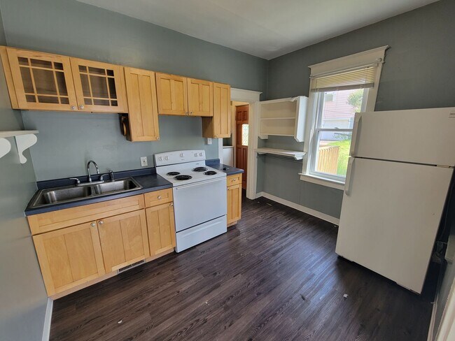 Foto del edificio - AVAILABLE AUGUST - 2 BED 1 BATH