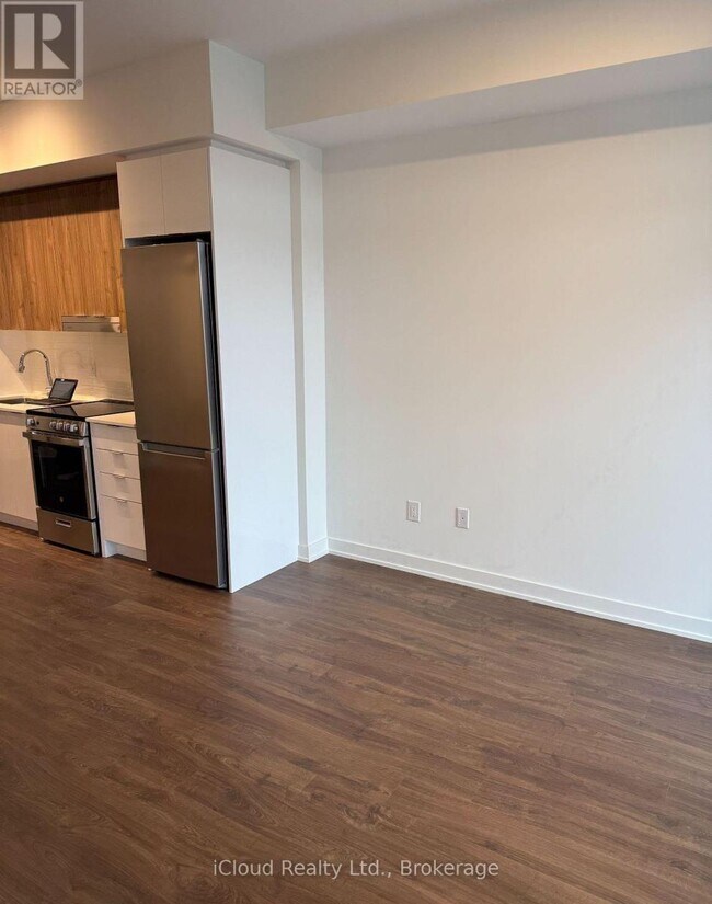 Building Photo - 5105 Hurontario St