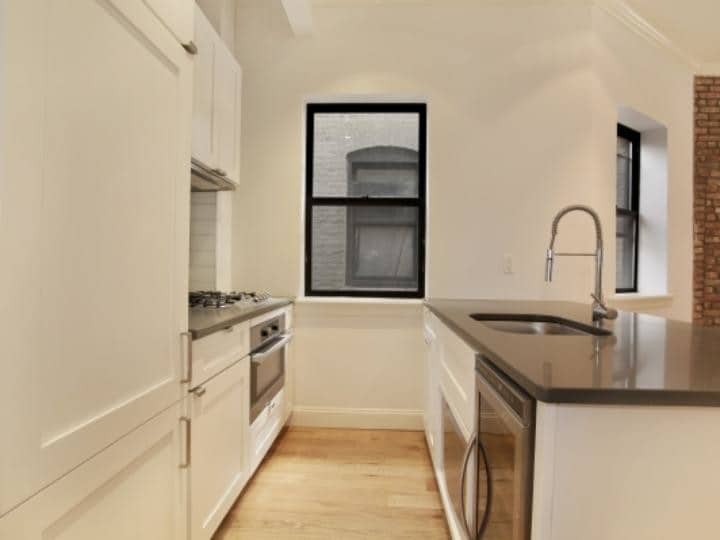 Primary Photo - 267 Elizabeth St