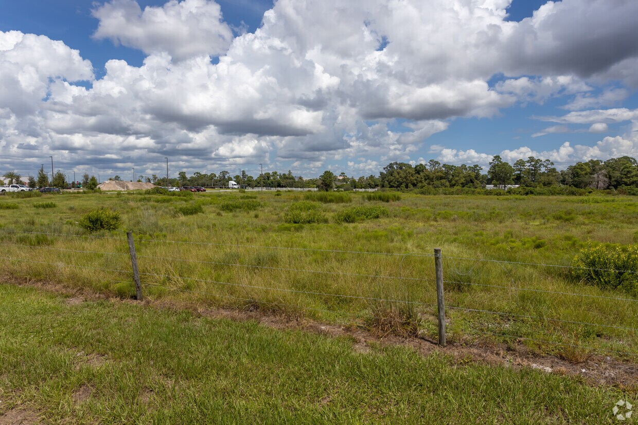 Altis Grand Lake Willis Apartments 11567 Regency Village Dr Orlando