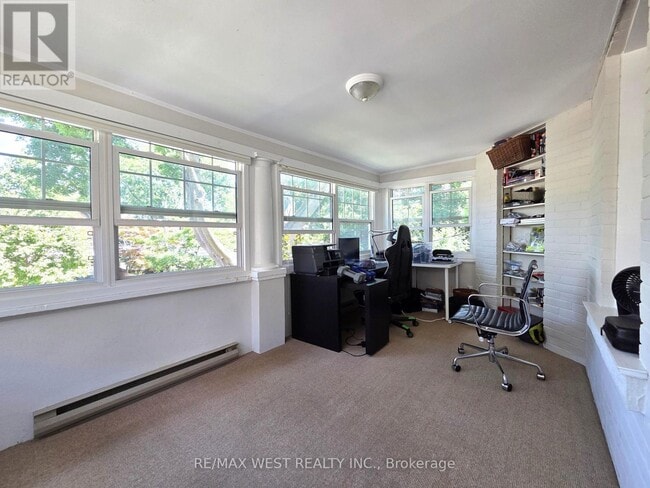 Photo du bâtiment - 2 Bryce Ave