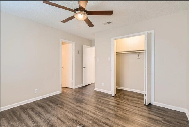 Foto del edificio - 8605 Shoal Creek Blvd
