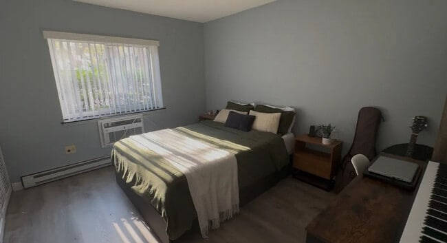 Building Photo - 3815 N Pine Grove Ave