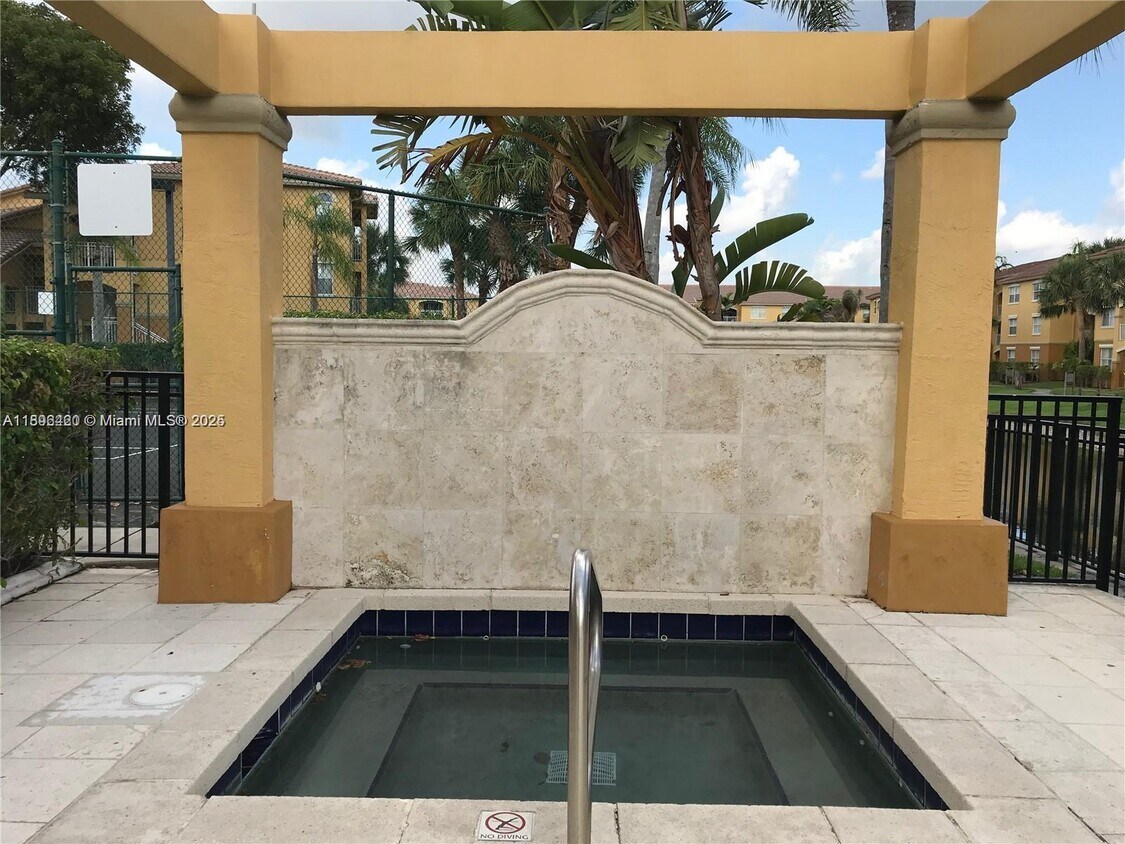 Foto principal - 150 NW 96th Ave