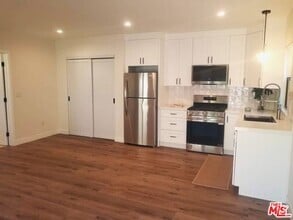 Building Photo - 1122 S Crescent Heights Blvd