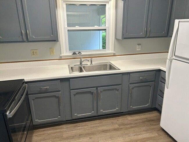 Building Photo - 4402 Millvale Dr SW