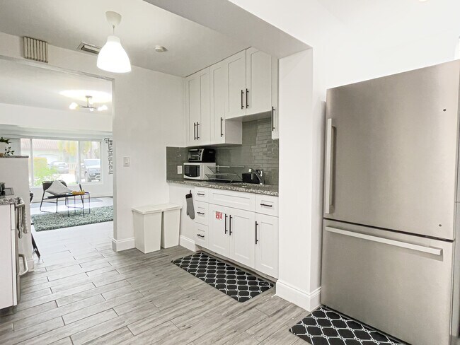 Foto del edificio - 854 SW 11th Ct