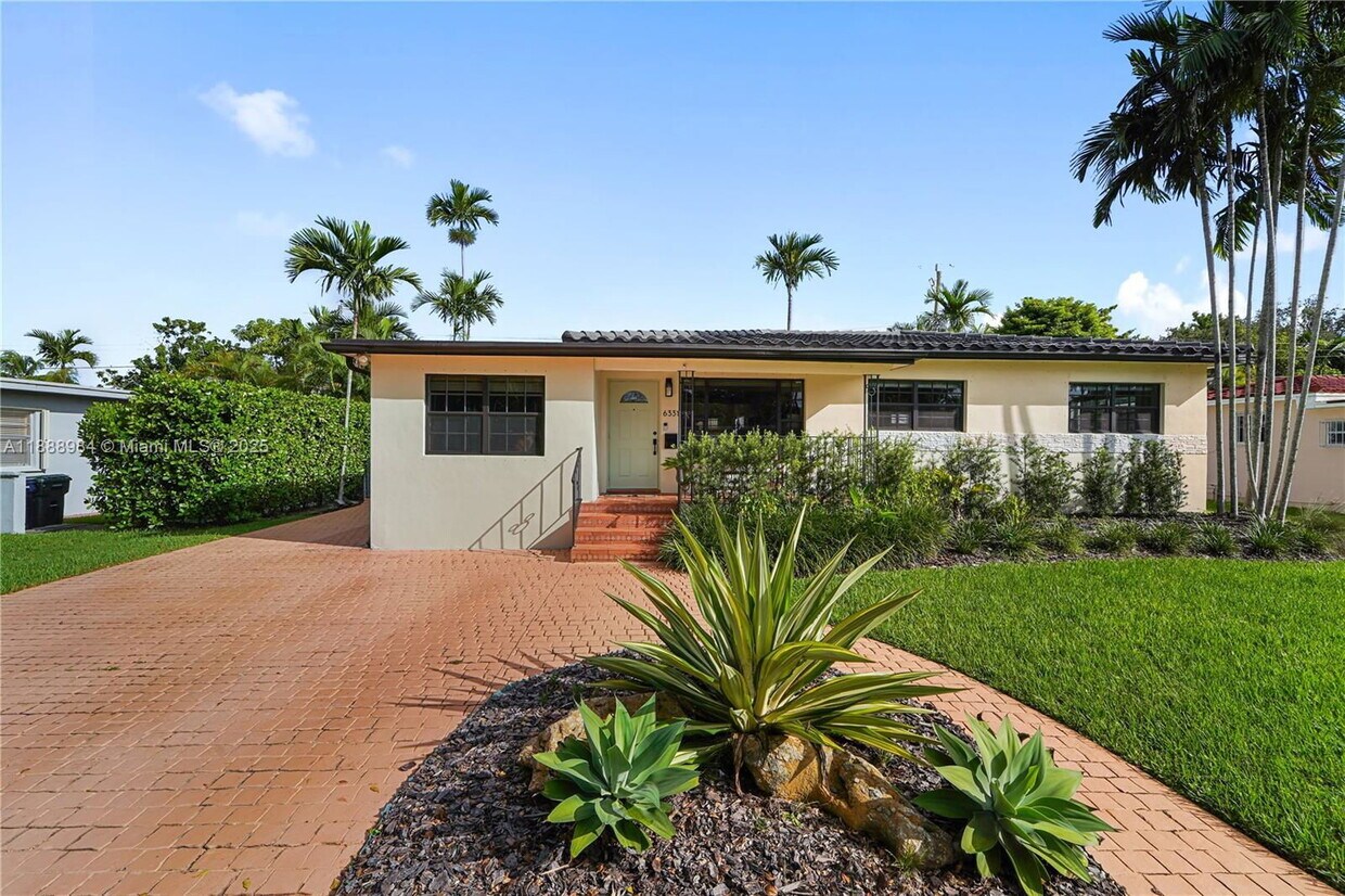 Foto principal - 6331 SW 18th Terrace