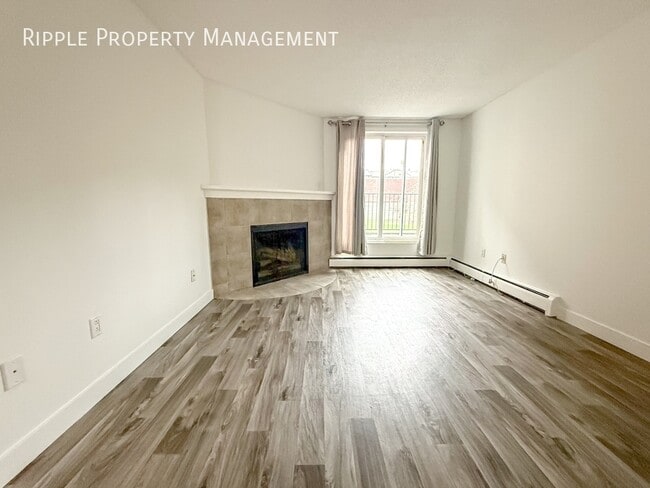 Building Photo - Modern 2 Beds, 2 Baths Apartment/Condo | A...