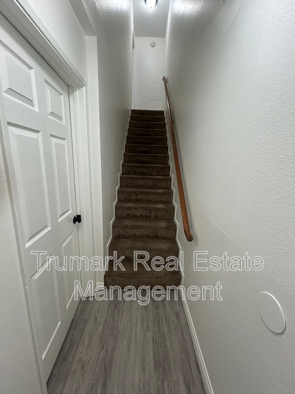 Foto del edificio - 1122 E Elk Ave