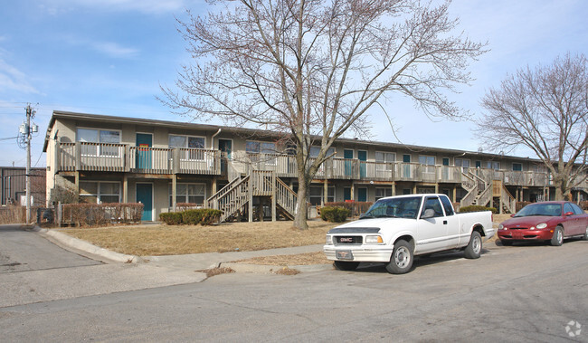 Park Plaza South - Red Hawk Apartments